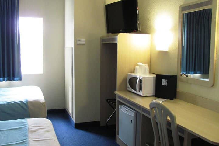 Room 10 of 40