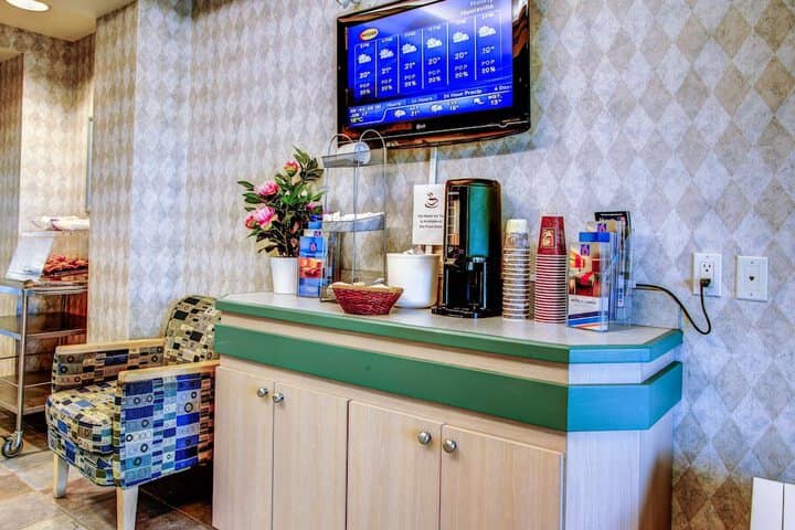 Breakfast/Coffee Service 33 of 40