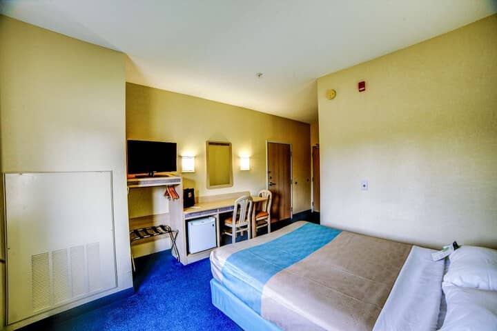 Room 15 of 40