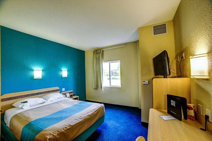Room 16 of 40