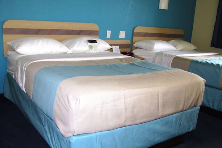 Room 8 of 40