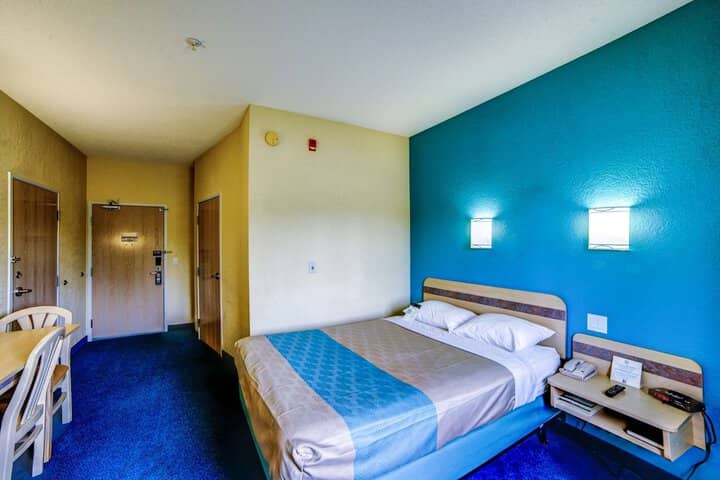 Room 14 of 40
