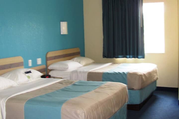 Room 12 of 40