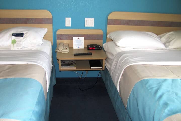 Room 9 of 40